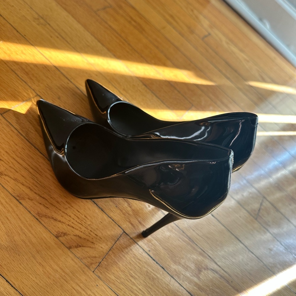 SOLLLLDDD 
Black Heels